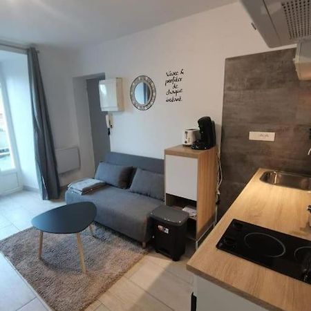Charmant Appartement Au Calme Saint-Georges-de-Luzençon Extérieur photo
