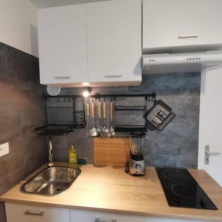 Charmant Appartement Au Calme Saint-Georges-de-Luzençon Extérieur photo